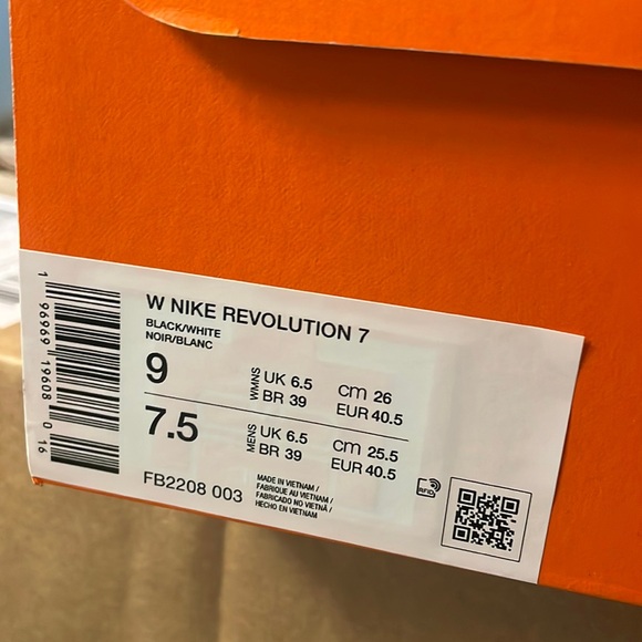Nike Shoes - Brand New Nike Revolution 7
